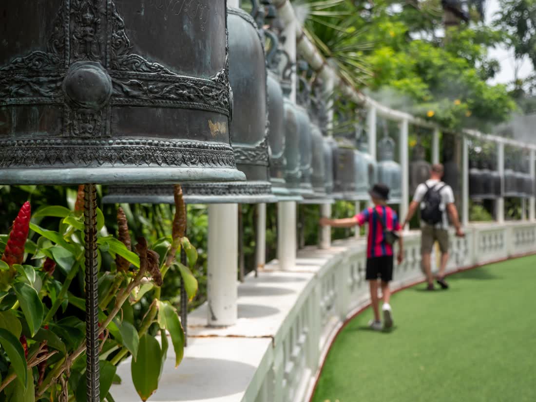 Gezin op rondreis door Thailand