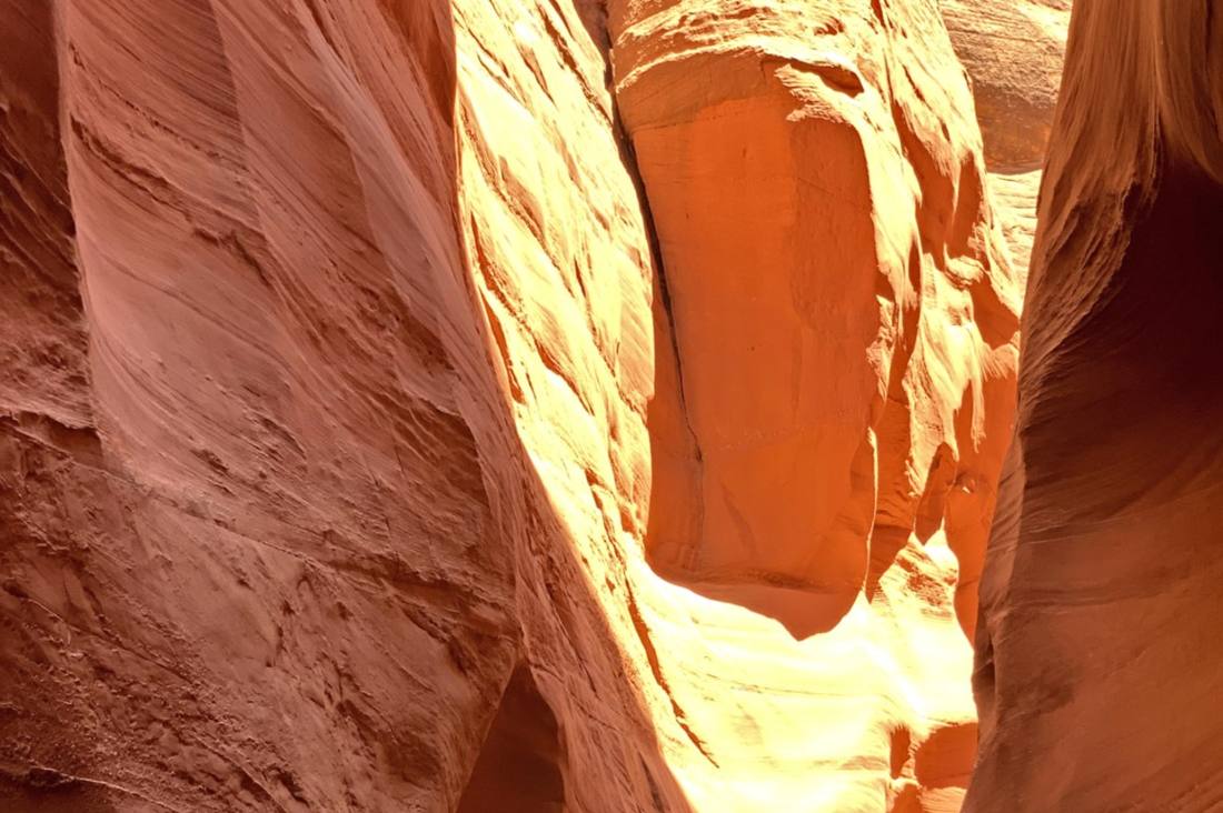 Het licht dat van bovenaf in Antelope Canyon bij Page valt, Arizona, Amerika