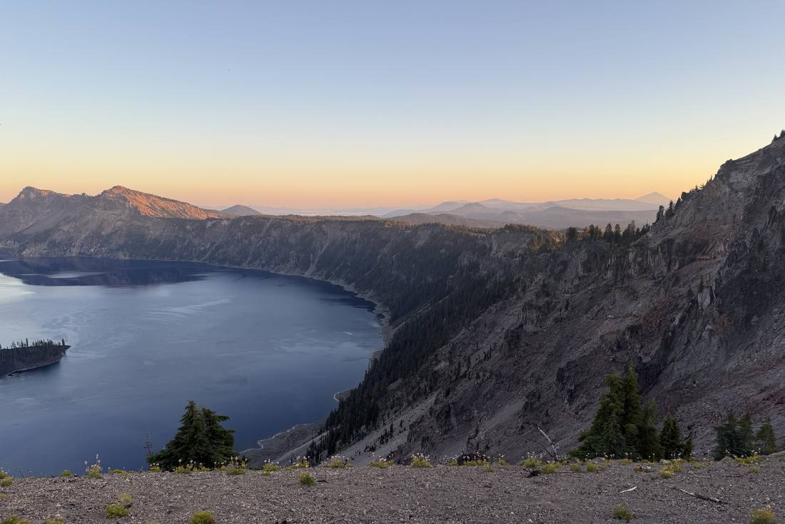 Crater Lake in het avondlicht, Oregon, het noordwesten van Amerika