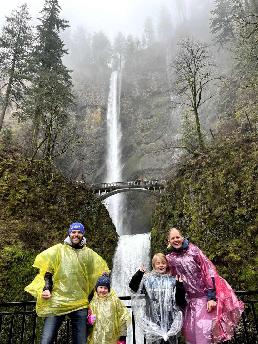De Multnomah Falls in de Columbia River Gorge, Oregon, het noordwesten van Amerika