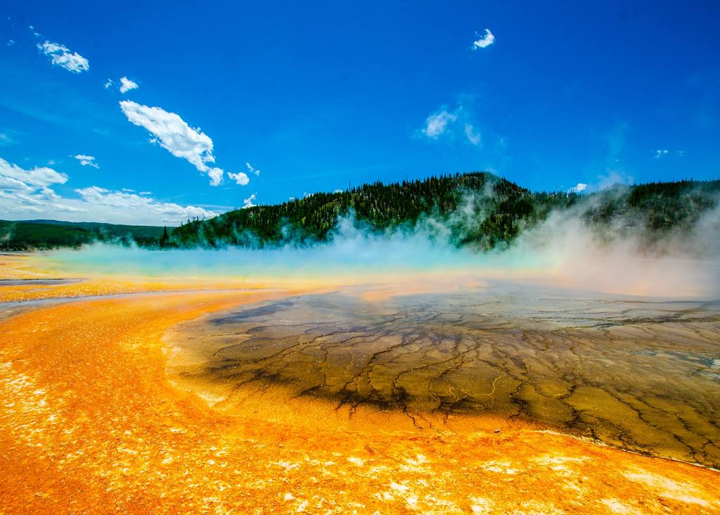Dampende hete bron in Yellowstone National Park, Wyoming, Amerika