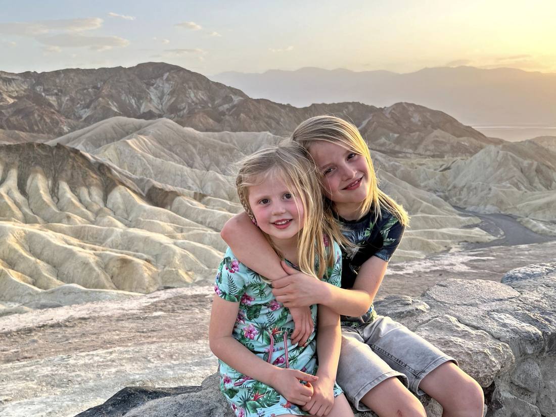 Death Valley met kinderen, genieten bij Zabriskie point