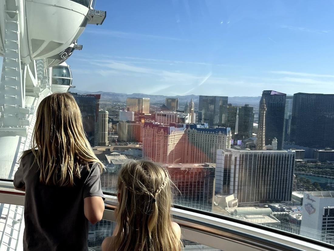 We draaien mee in het reuzenrad tijdens ons verblijf in Las Vegas met Kinderen