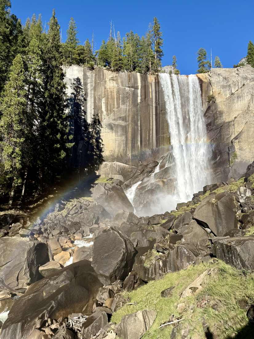 De Vernal Fall in Yosemite National Park, Californië, Amerika