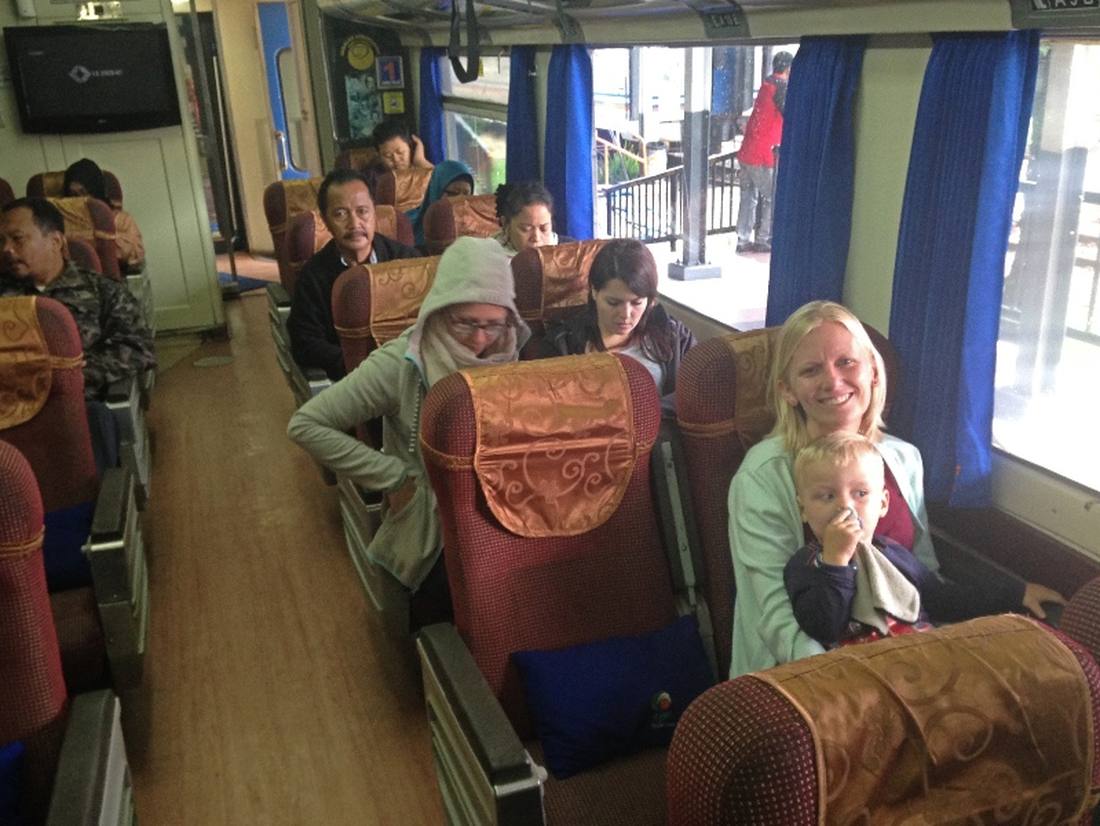 met de trein door Java - reisverslag Indonesië met kinderen