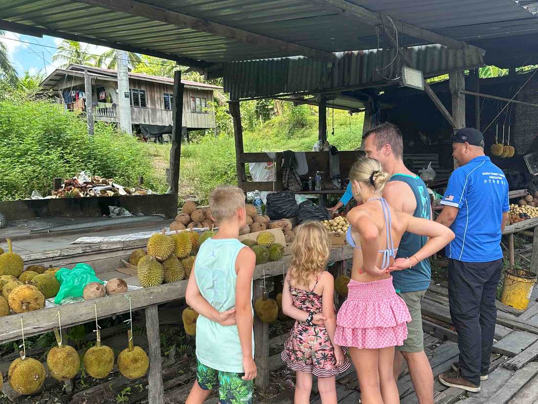 Borneo met kinderen - op de markt