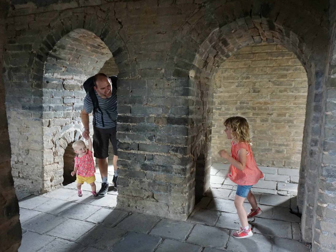 Tips China met kinderen: verstoppertje spelen op de Chinese muur
