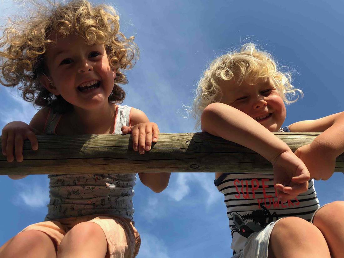 Blije koppies, deze kids hebben een heel bijzondere jeugd.