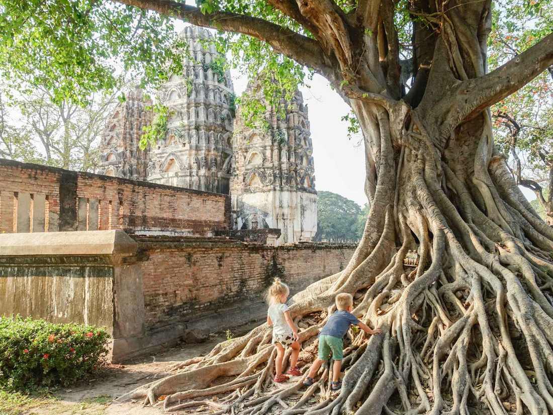 Dit is in Sukhothai, toen we door Azië met kinderen reisden