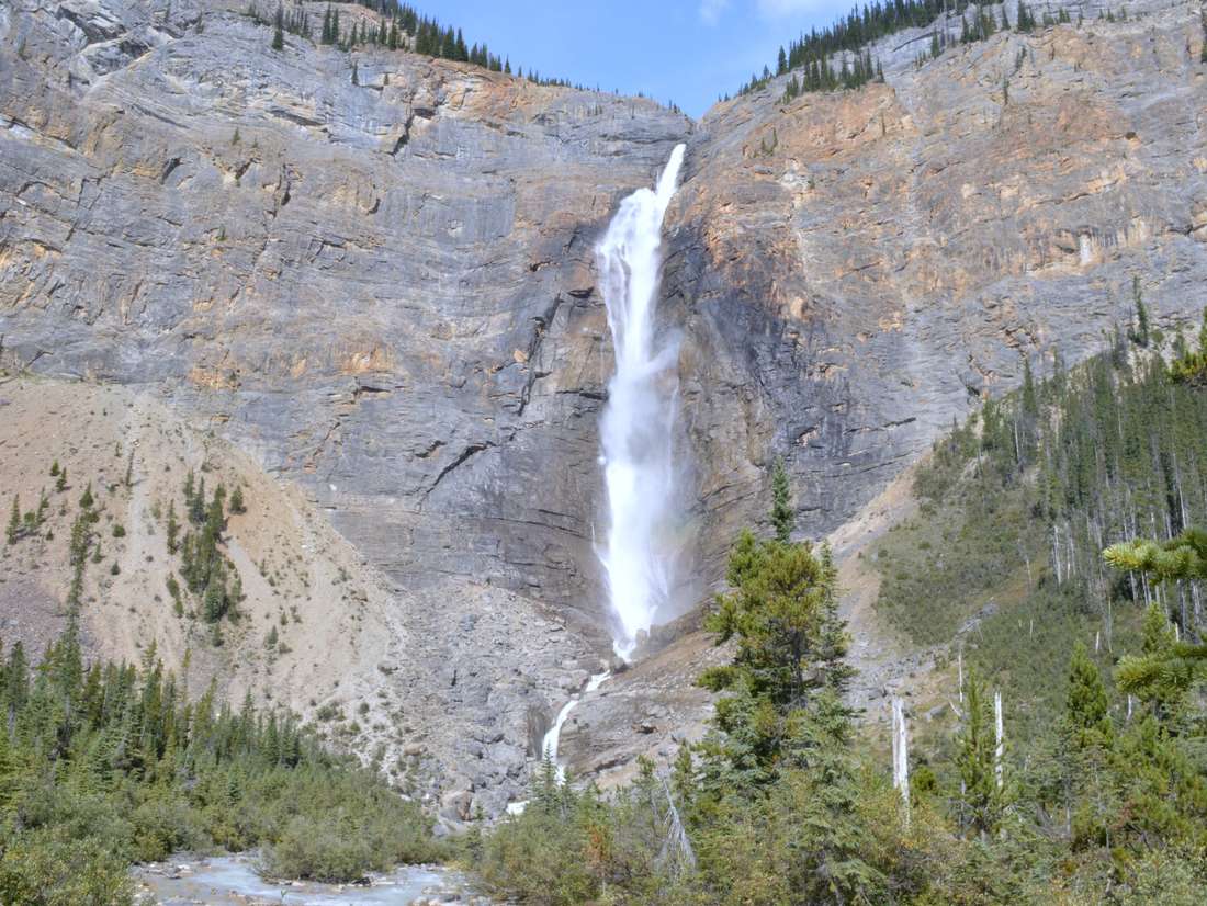 Takakkaw Falls in Yoho NP met kinderen