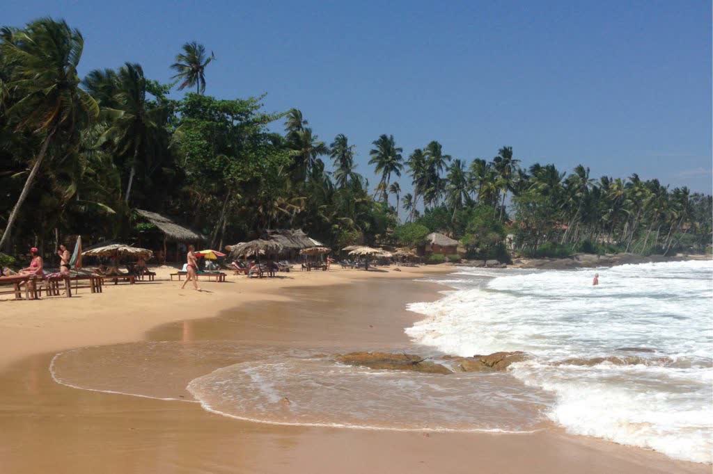 Het strand bij Tangalle aan de zuidkust van Sri Lanka