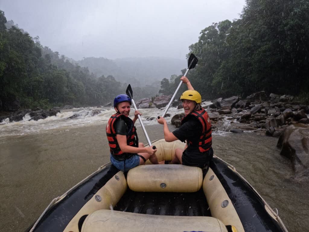 Raften op de Kelani rivier in Kitulgala, Sri Lanka