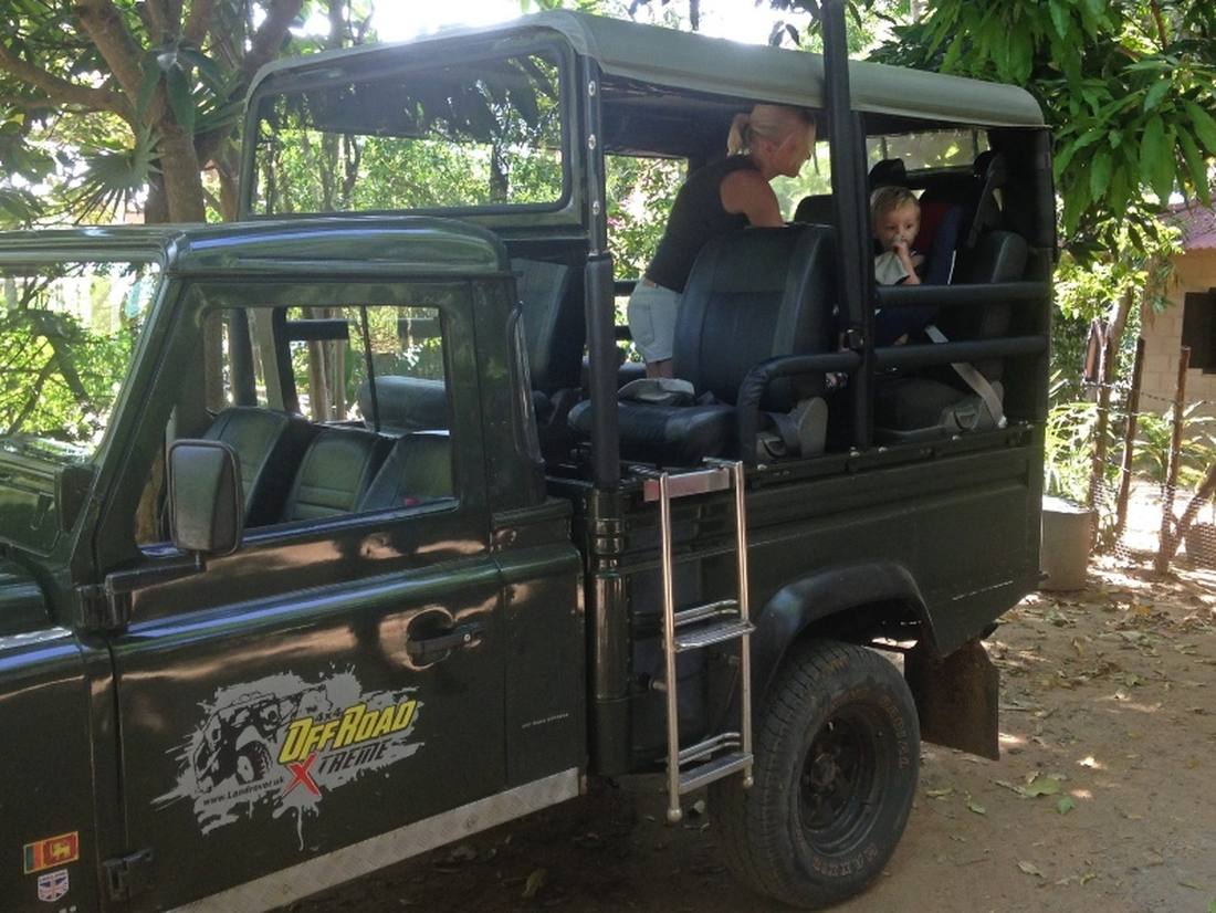 We maken ons klaar voor de safari door Yala met kinderen