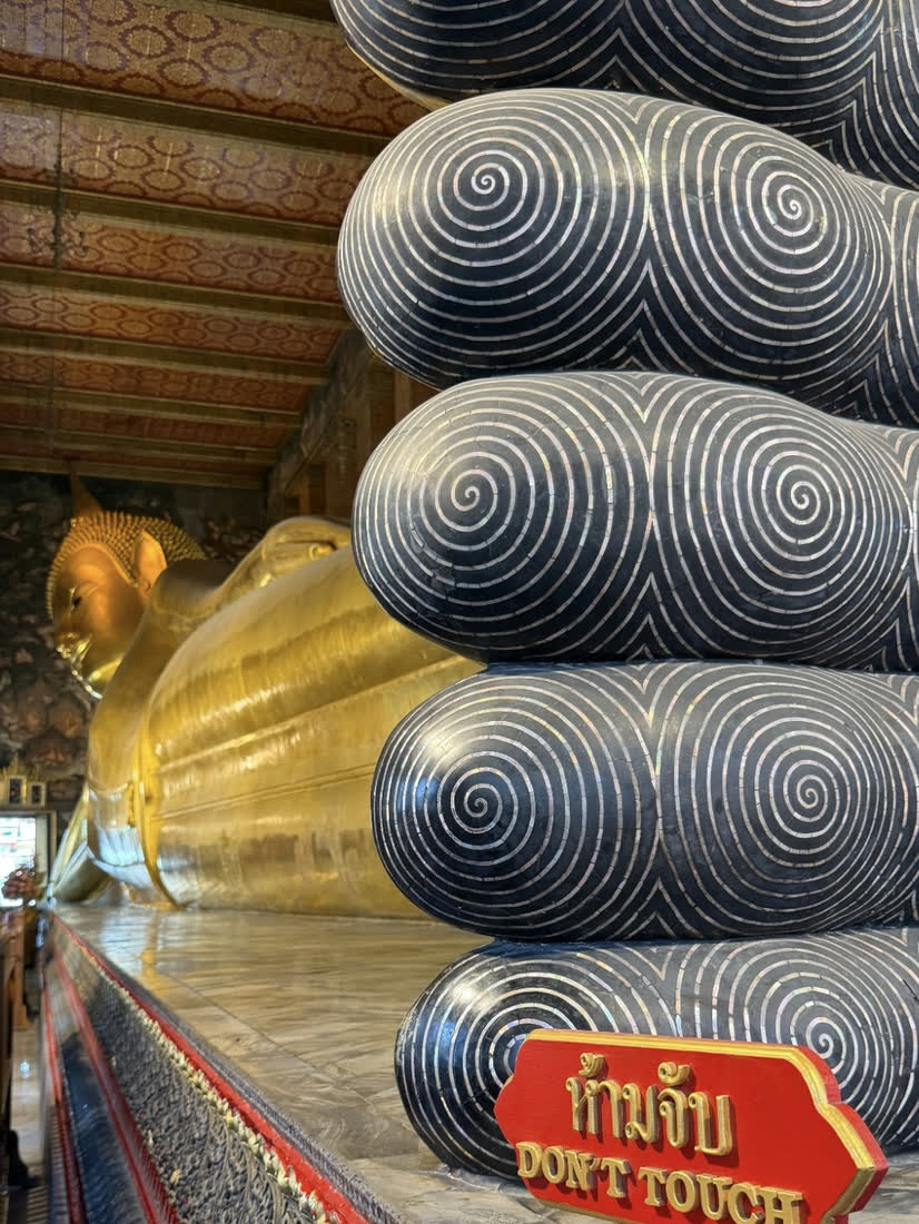 De liggende Boeddha van Wat Pho in Bangkok, Thailand