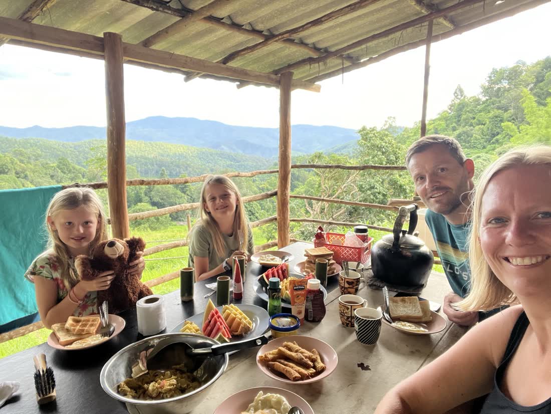 Ontbijt onderweg tijdens de trekking, Thailand