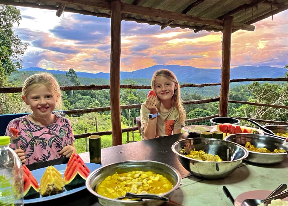 Thailand met jonge kinderen, Thais eten