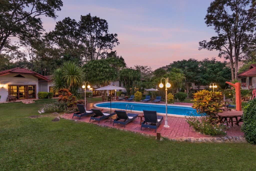 Het zwembad van de ecolodge bij Khao Yai, Thailand
