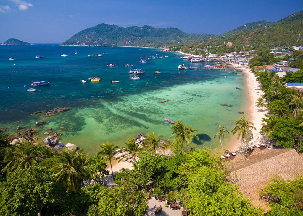 Koh Tao van bovenaf, met de baai en het koraal, Thailand