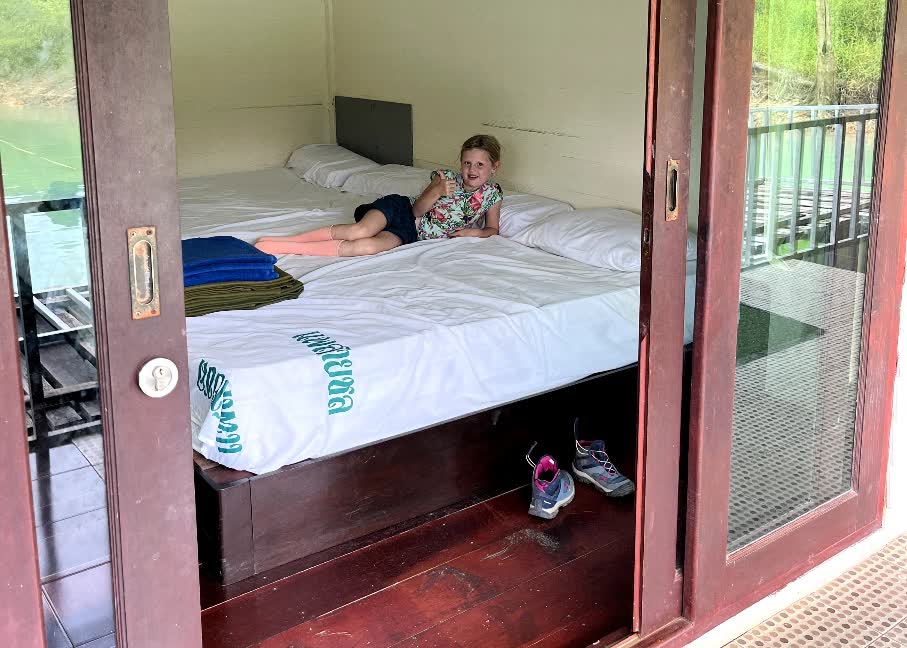 drijvend huisje in Khao Sok National Park, Zuid-Thailand