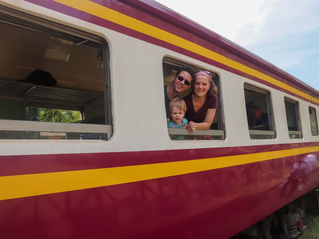 klaar voor de treinreis door Thailand met kinderen
