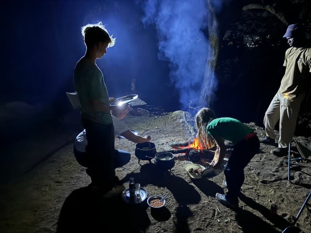 paardrijden in eSwatini; bbq in de grot