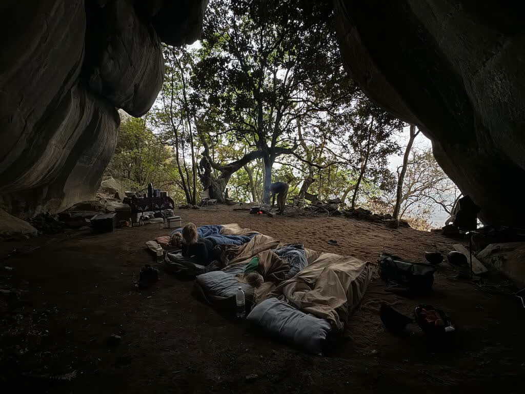 paardrijden in eSwatini; grotovernachting