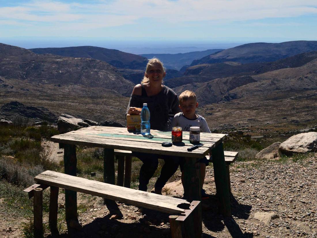 Tijdens je Zuid-Afrika gezinsreis mag de Swartbergpass niet ontbreken.