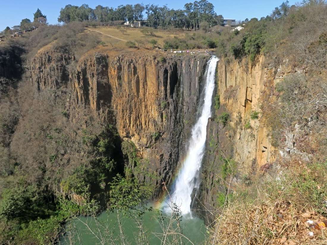 De Howick Falls storten vijfennegentig meter naar beneden, Zuid-Afrika