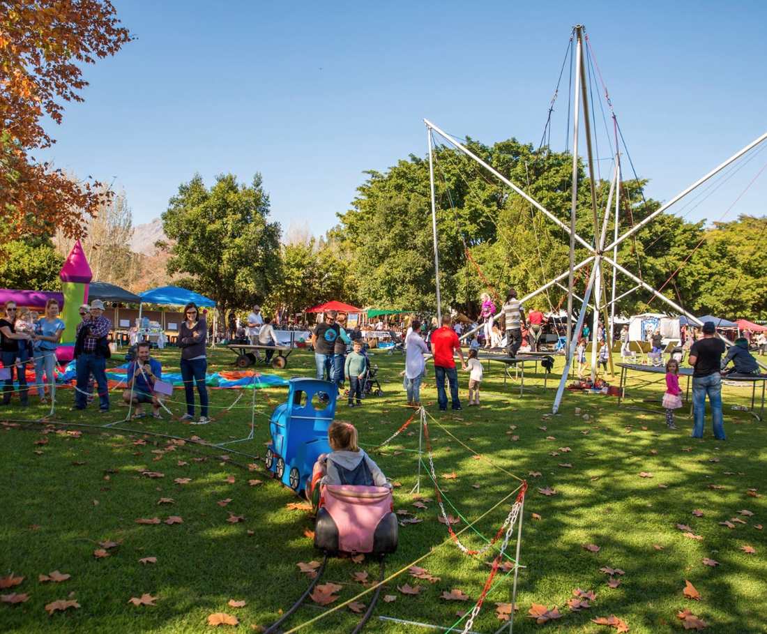 De familiemarkt op een wijngoed bij Stellenbosch, Zuid-Afrika