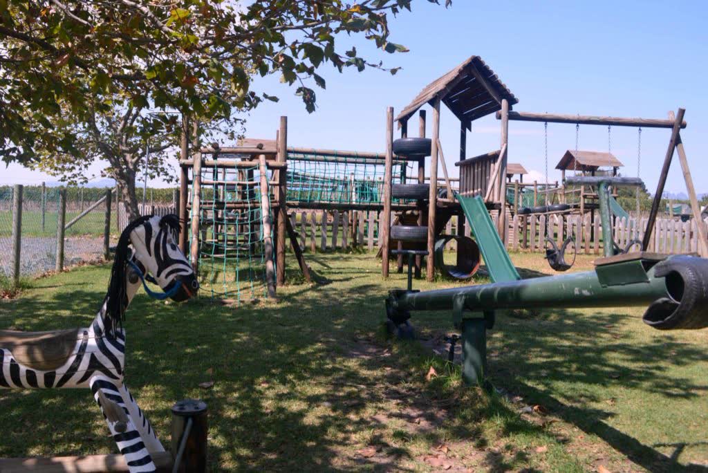 Speeltuin op een wijngoed bij Stellenbosch in de West-Kaap, Zuid-Afrika