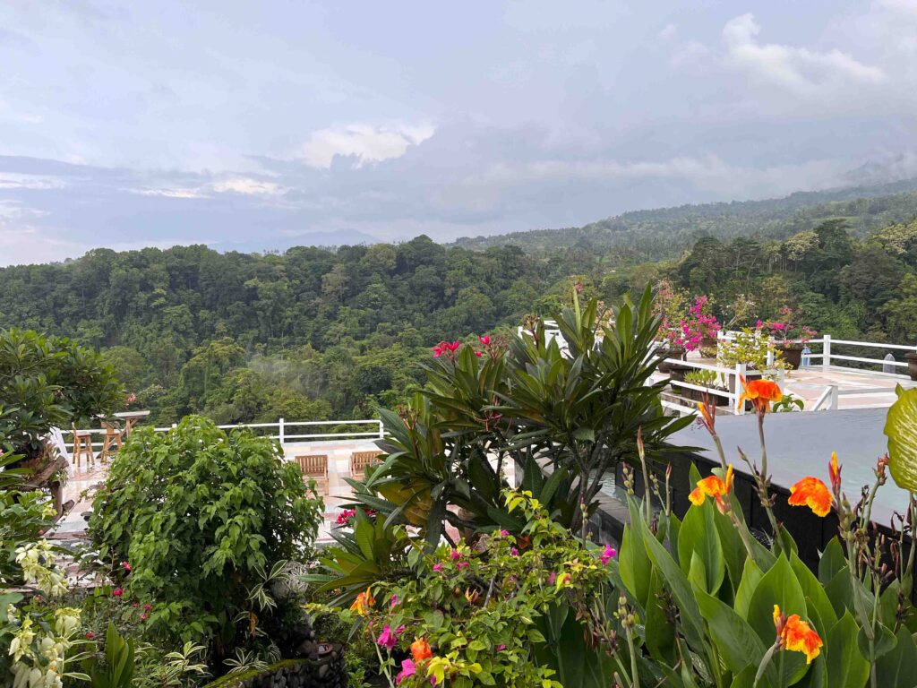 Lombok met kinderen; een prachtig uitzicht over de vallei