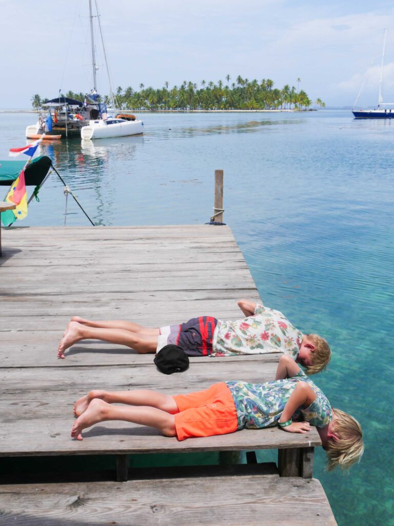 Panama met kinderen - op steiger San Blas